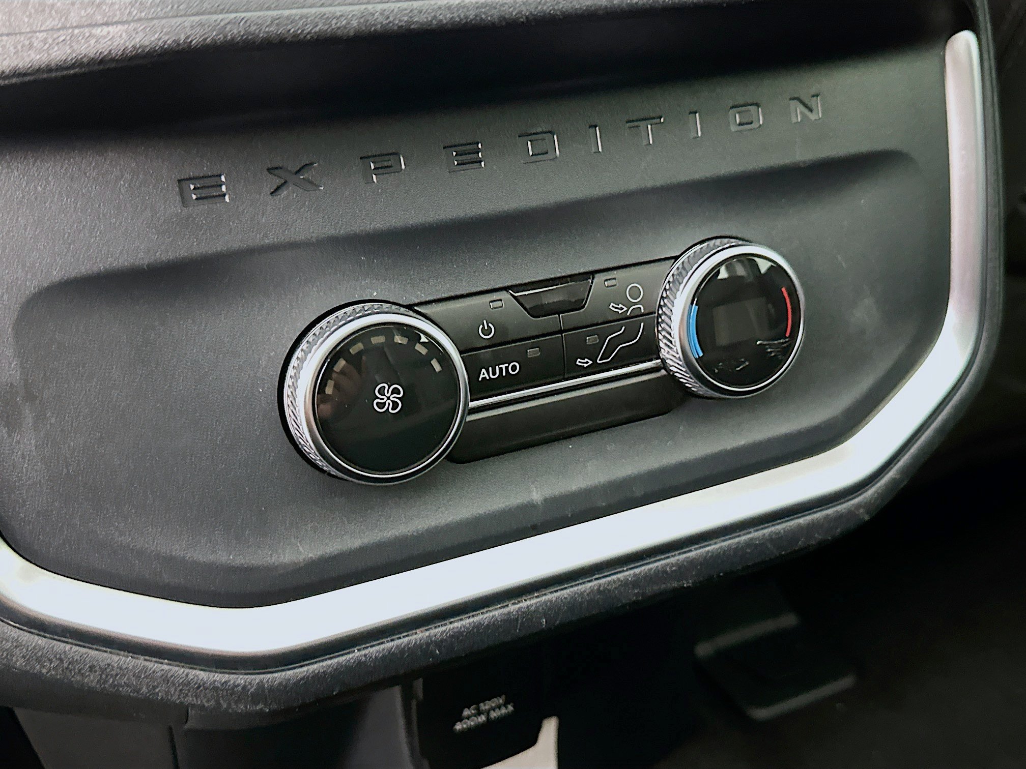 Used 2025 Ford Expedition Active AWD/4WD image 28