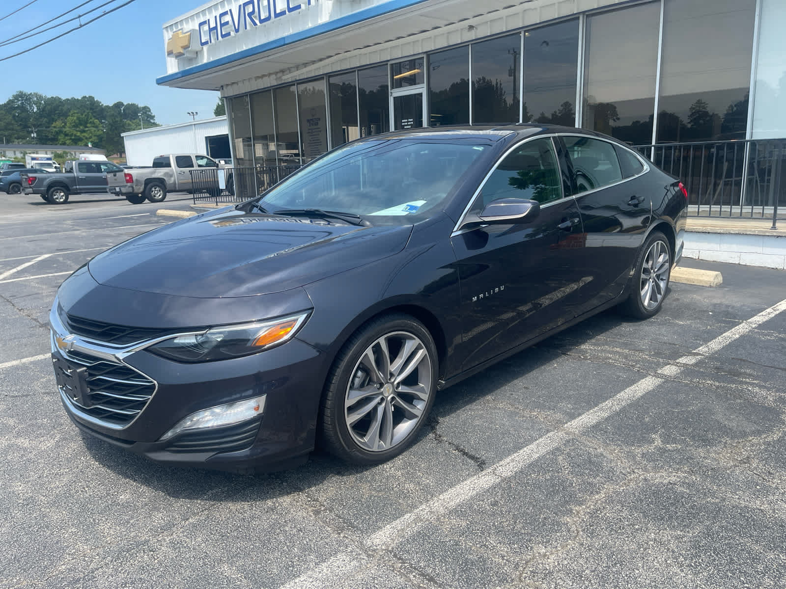 Used 2023 Chevrolet Malibu LT w/ Driver Confidence Package FWD image 3
