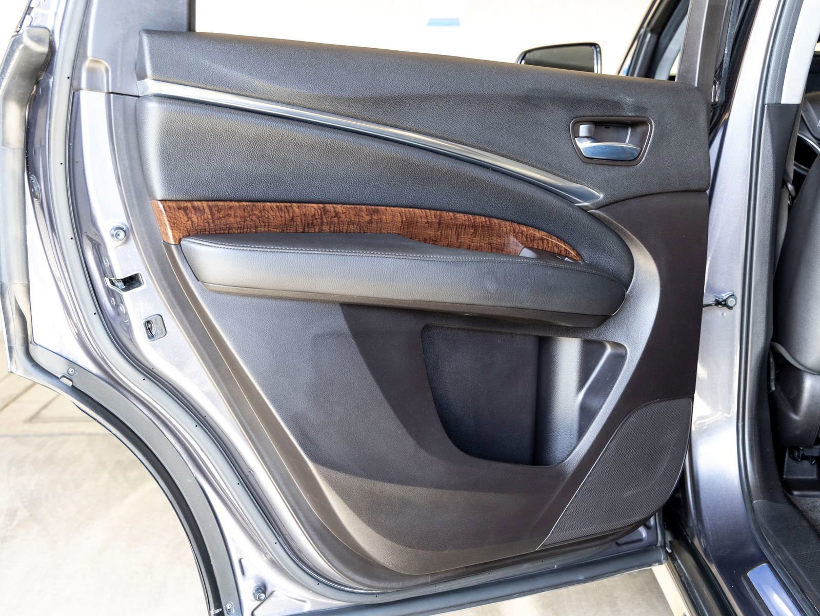 Used 2018 Acura MDX FWD image 17