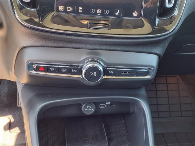 Used 2023 Volvo XC40 B5 Plus w/ Protection Package Premier image 23