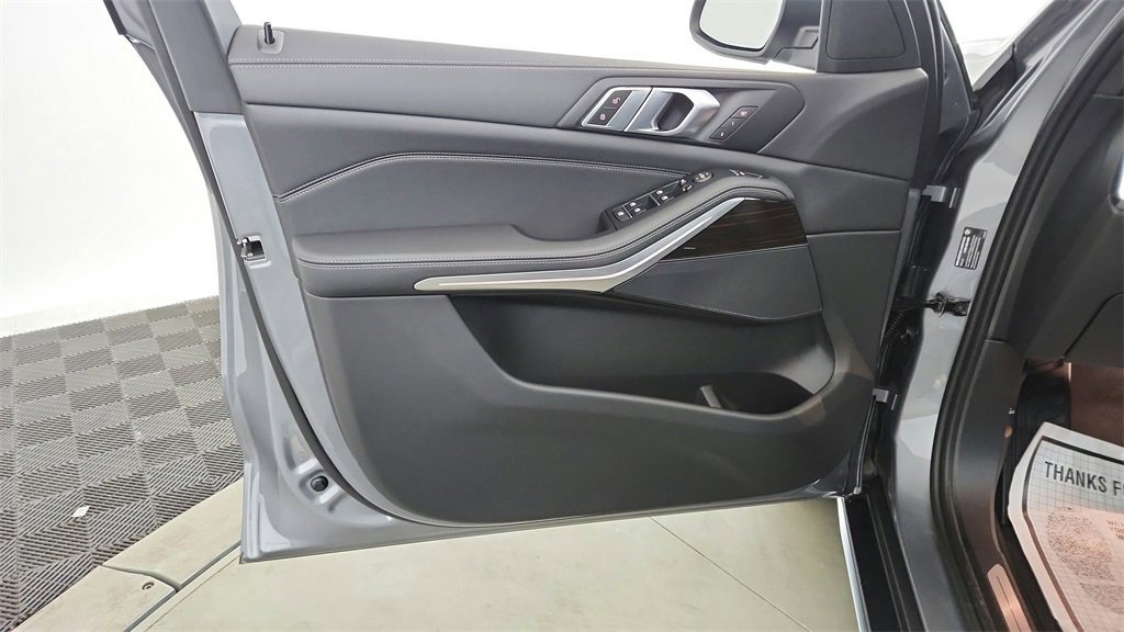 Used 2024 BMW X5 xDrive40i w/ Parking Assistance Package image 53