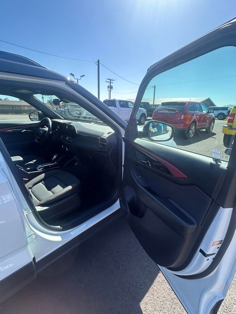 Used 2025 Chevrolet TrailBlazer RS w/ Convenience Package AWD/4WD image 24