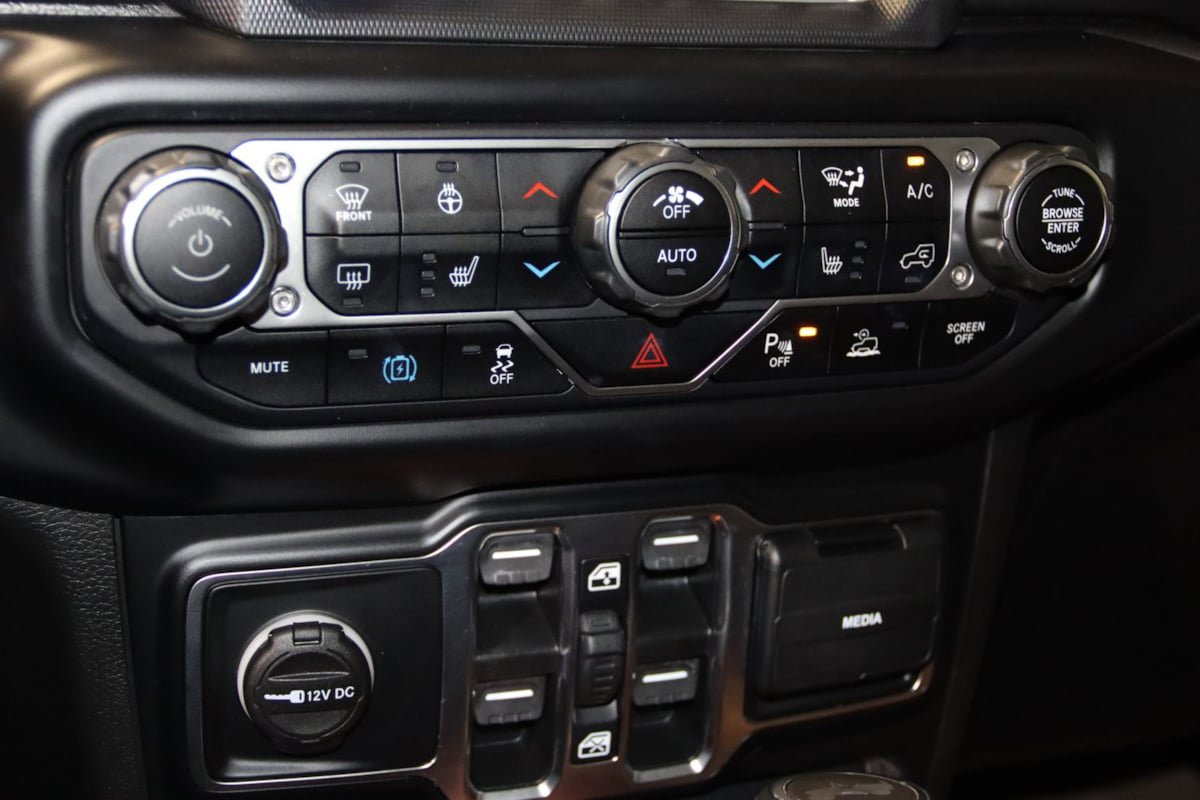 Used 2021 Jeep Wrangler Unlimited Sahara w/ Dual Top Group AWD/4WD image 52