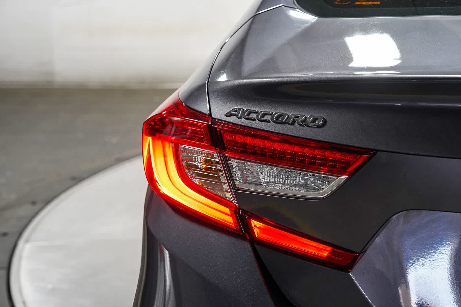 Used 2018 Honda Accord EX image 11