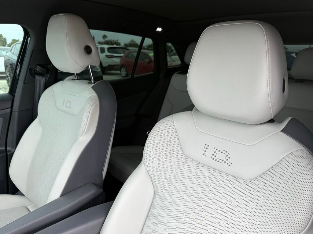 Certified 2021 Volkswagen ID.4 Pro S w/ Gradient Package RWD image 16