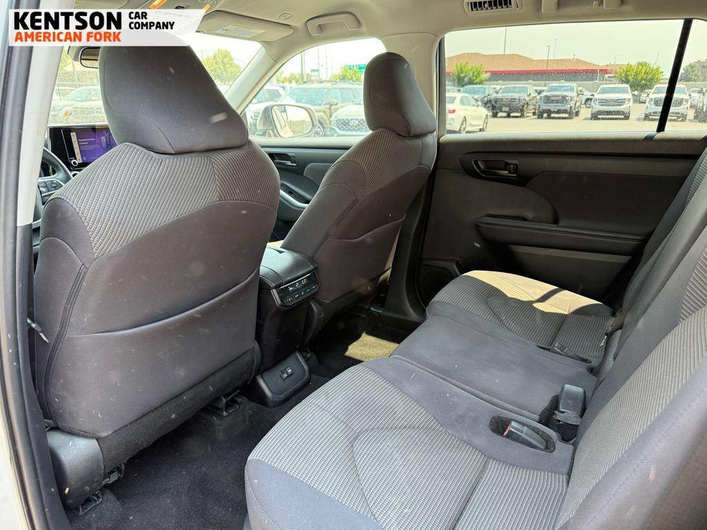 Used 2025 Toyota Highlander LE AWD/4WD image 29