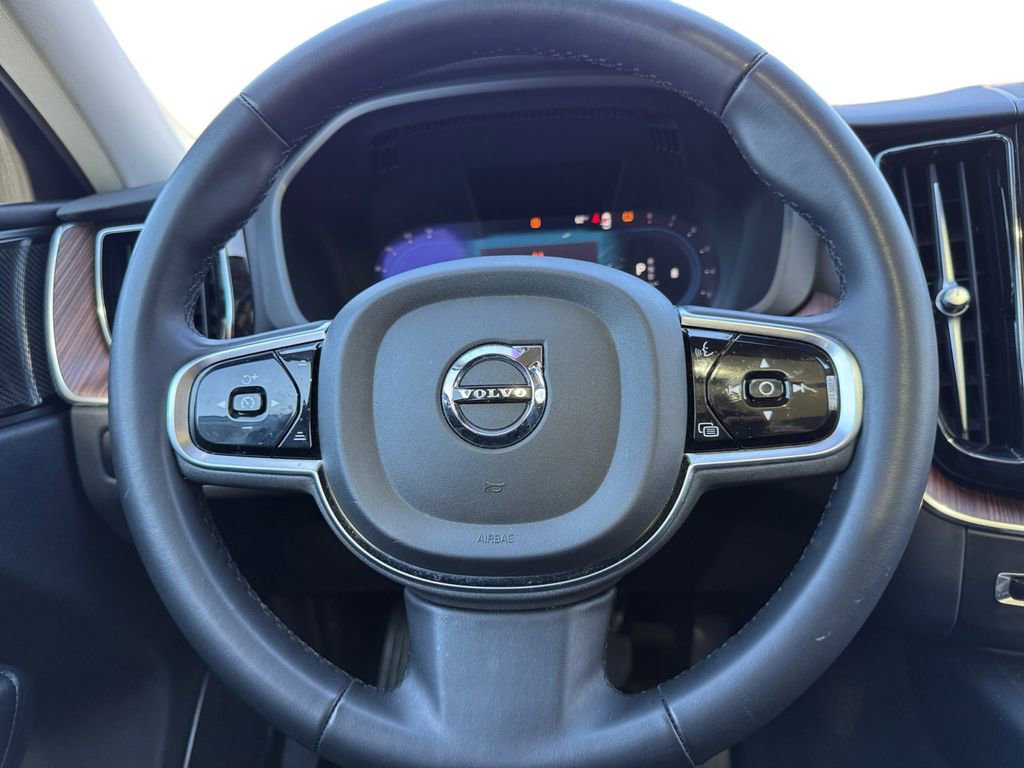 Used 2024 Volvo XC60 B5 Plus image 12