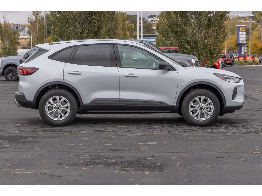 Used 2025 Ford Escape Active w/ Cold Weather Package image 2