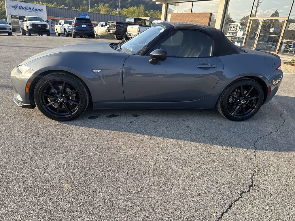 Used 2021 MAZDA MX-5 Miata Club RWD image 3