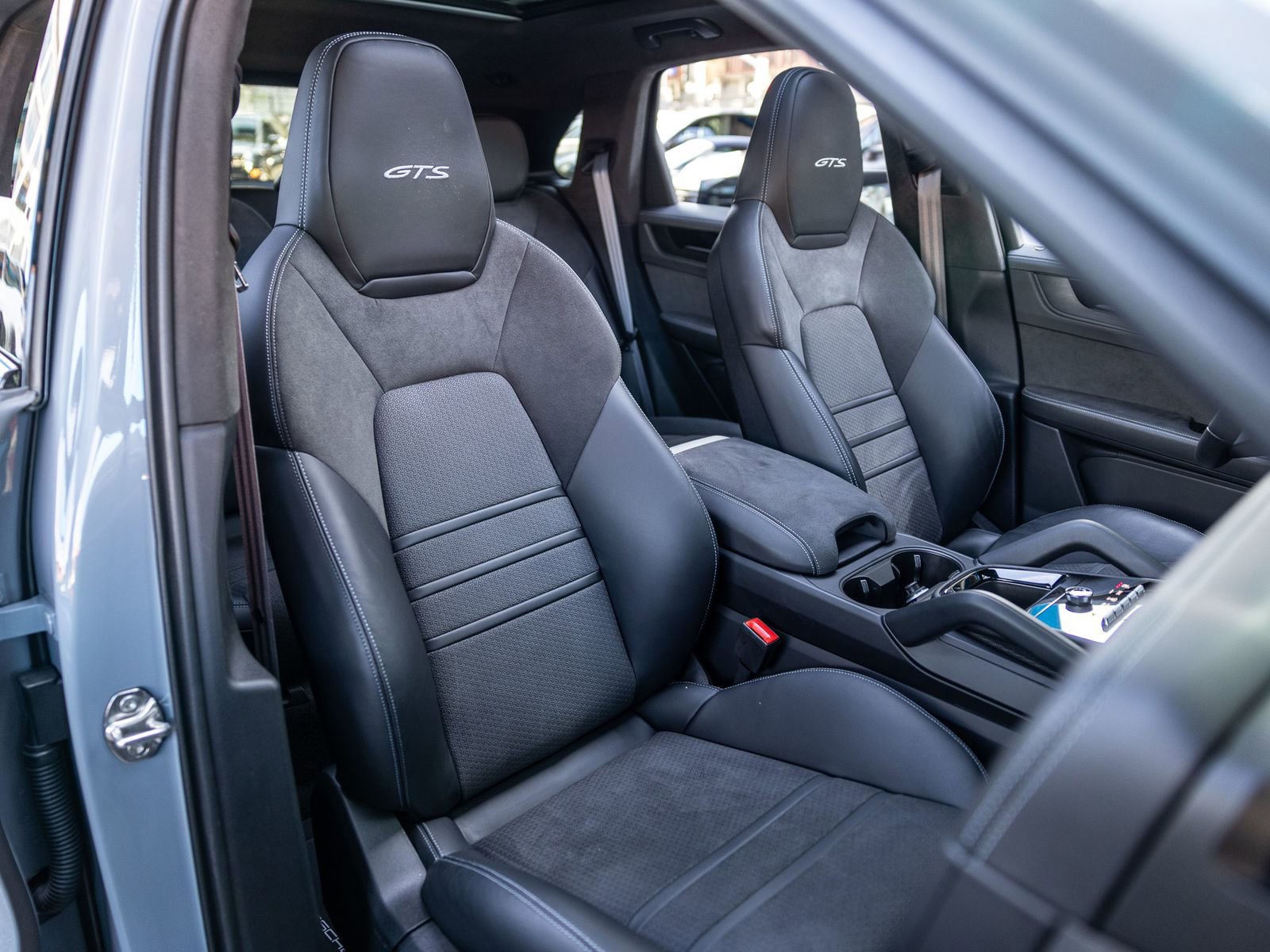 Certified 2025 Porsche Cayenne GTS image 64