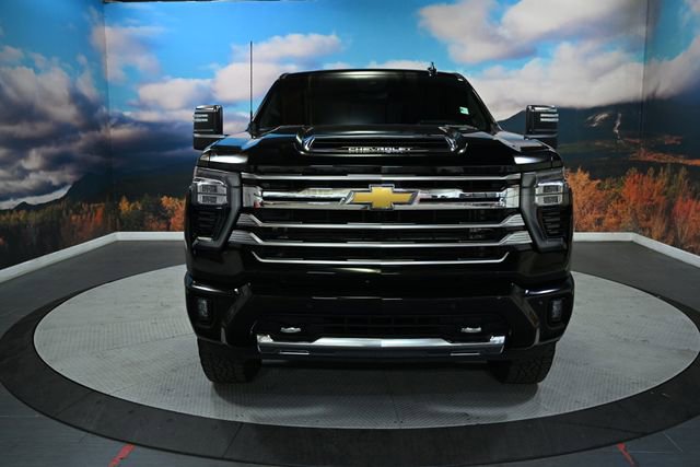 Used 2024 Chevrolet Silverado 3500 High Country w/ High Country Premium Package image 3