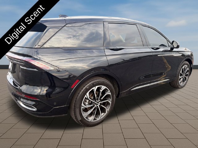 Certified 2024 Lincoln Nautilus Reserve w/ Equipment Group 202A AWD/4WD image 7