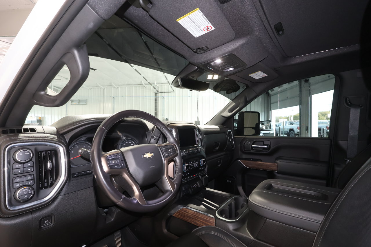 Certified 2022 Chevrolet Silverado 3500 High Country AWD/4WD image 9