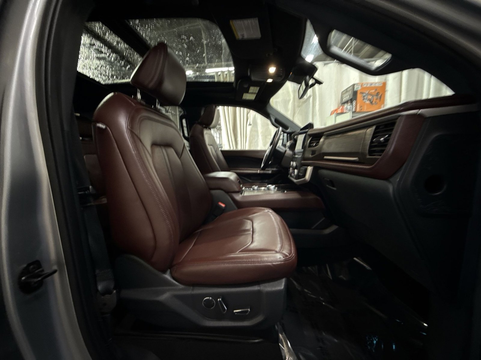 Used 2024 Ford Expedition Limited image 28