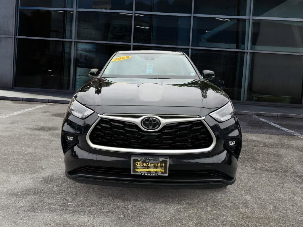 Used 2022 Toyota Highlander LE image 8