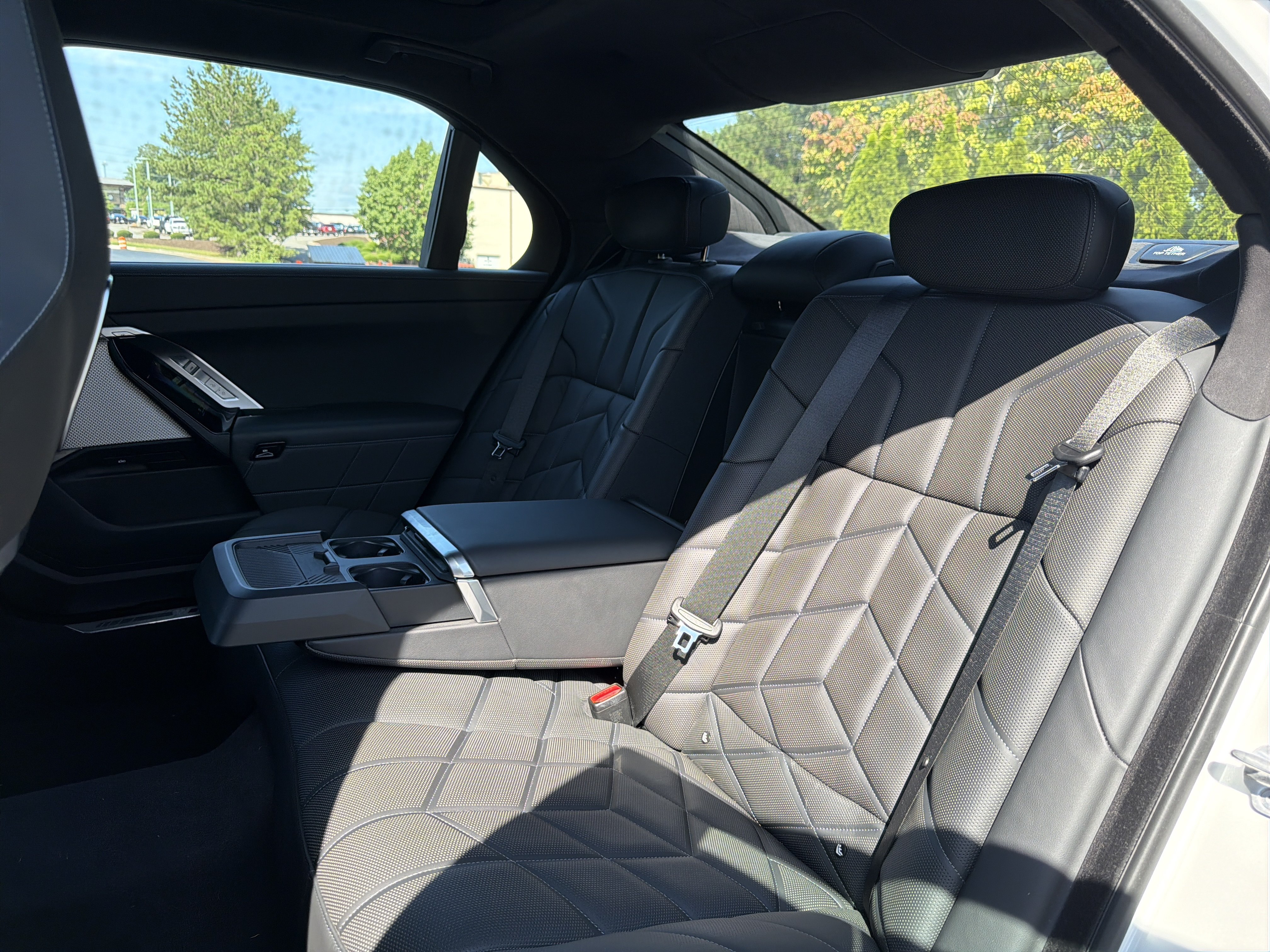 Used 2023 BMW 760i xDrive AWD/4WD image 86
