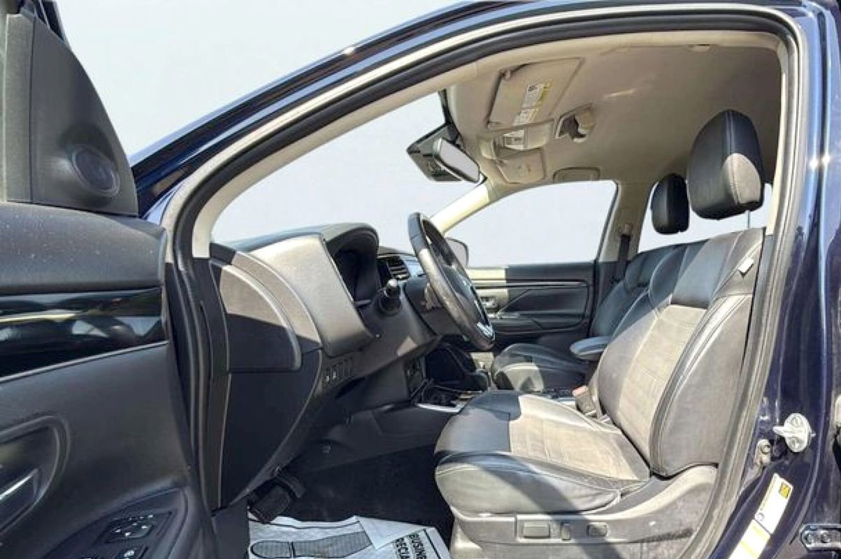 Used 2020 Mitsubishi Outlander SE image 15