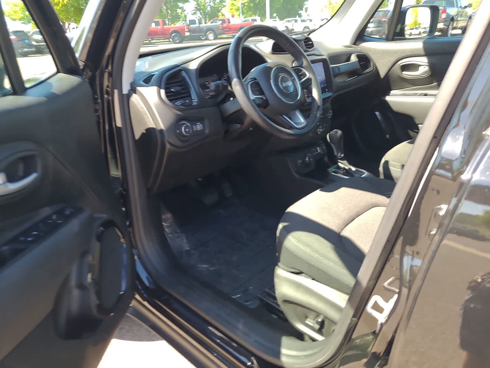 Used 2023 Jeep Renegade Altitude w/ Convenience Group I AWD/4WD image 10
