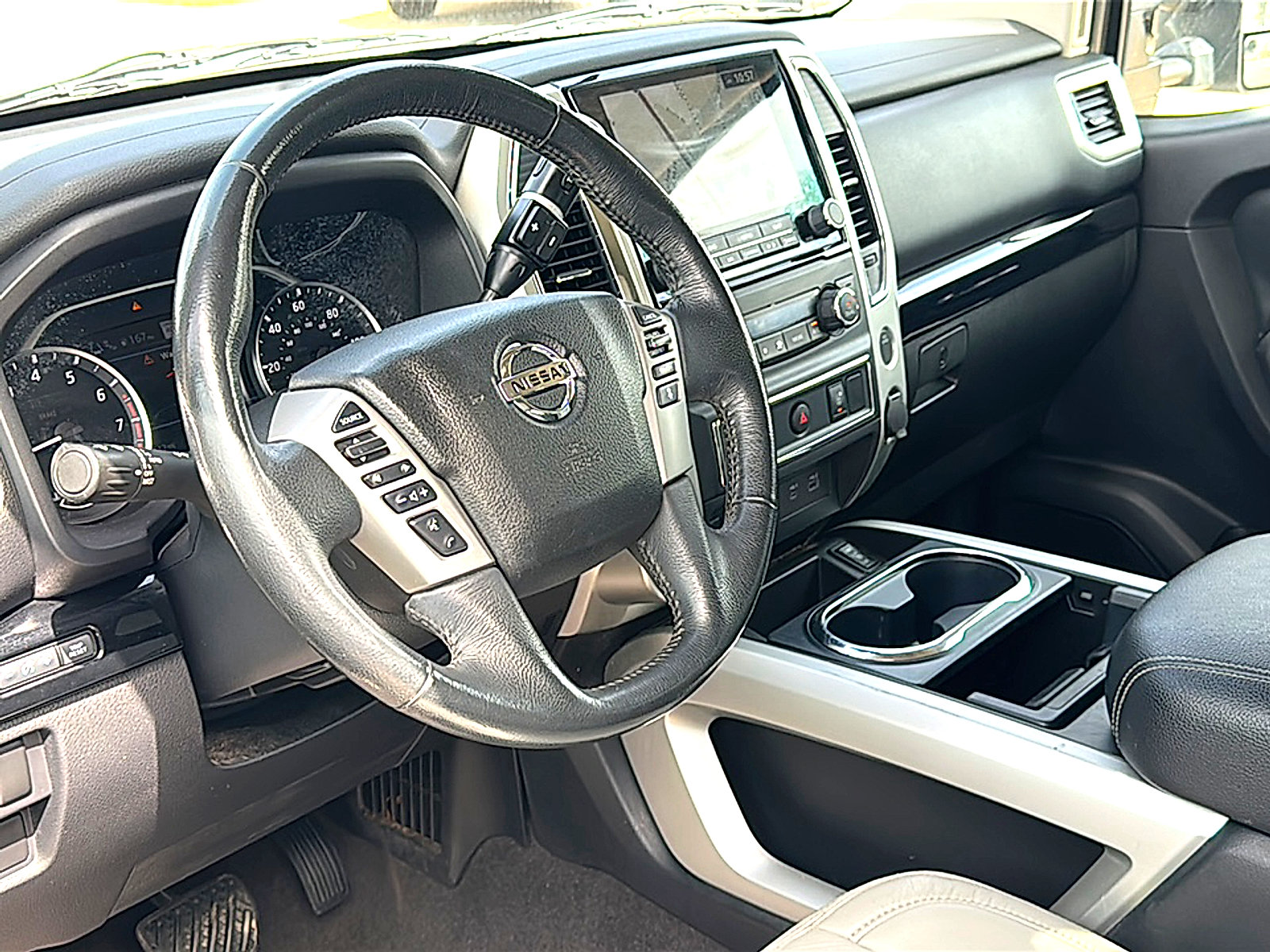 Used 2021 Nissan Titan SV w/ SV Convenience Package AWD/4WD image 12