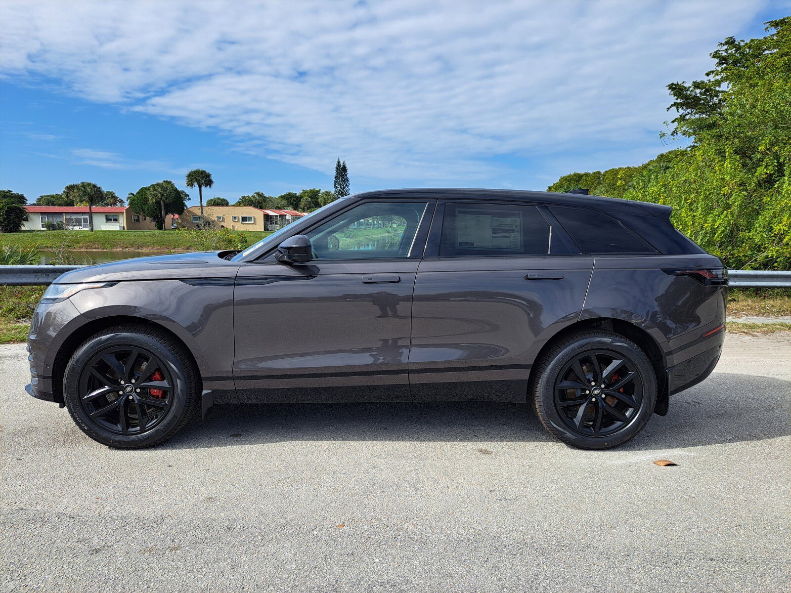 New 2025 Land Rover Range Rover Velar Dynamic SE image 5