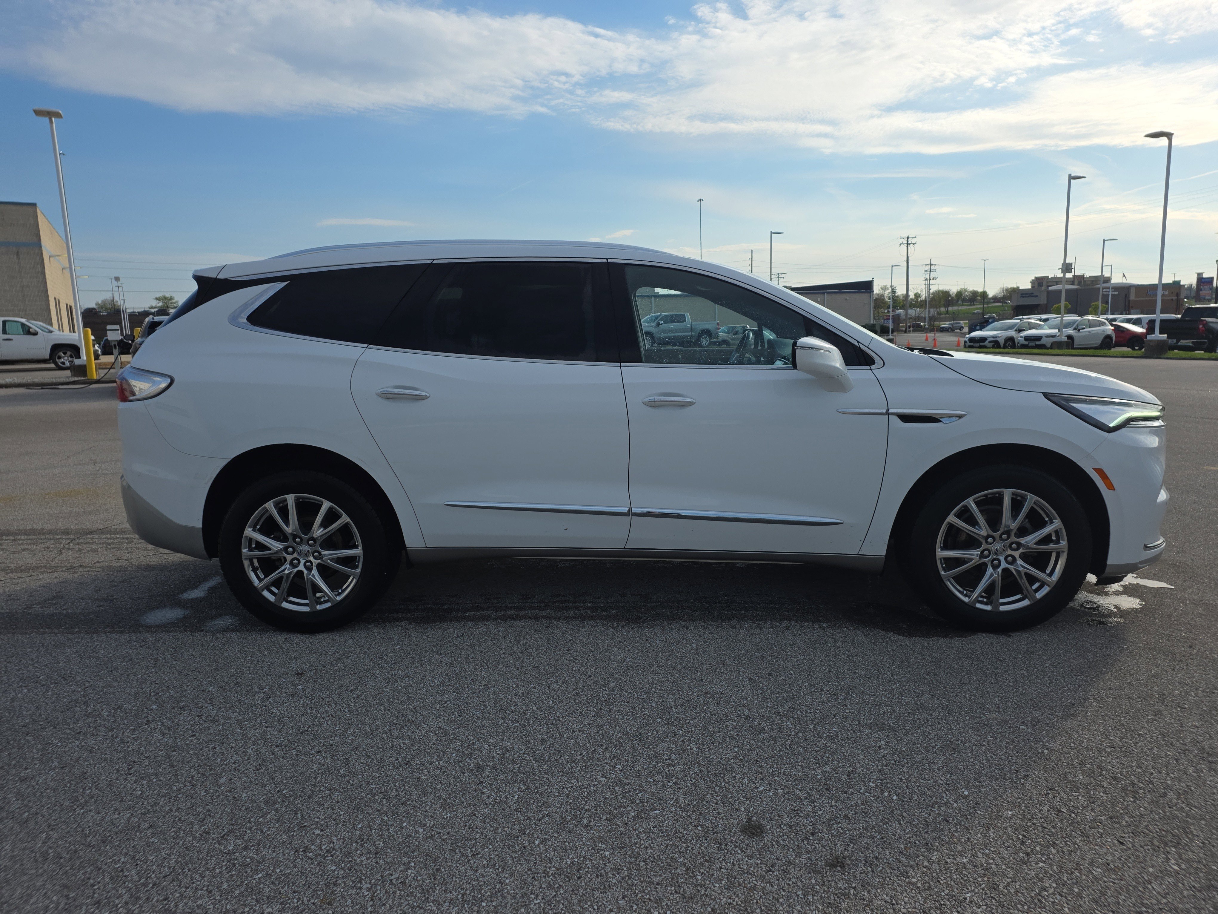 Used 2024 Buick Enclave Essence w/ Experience Buick Package image 2