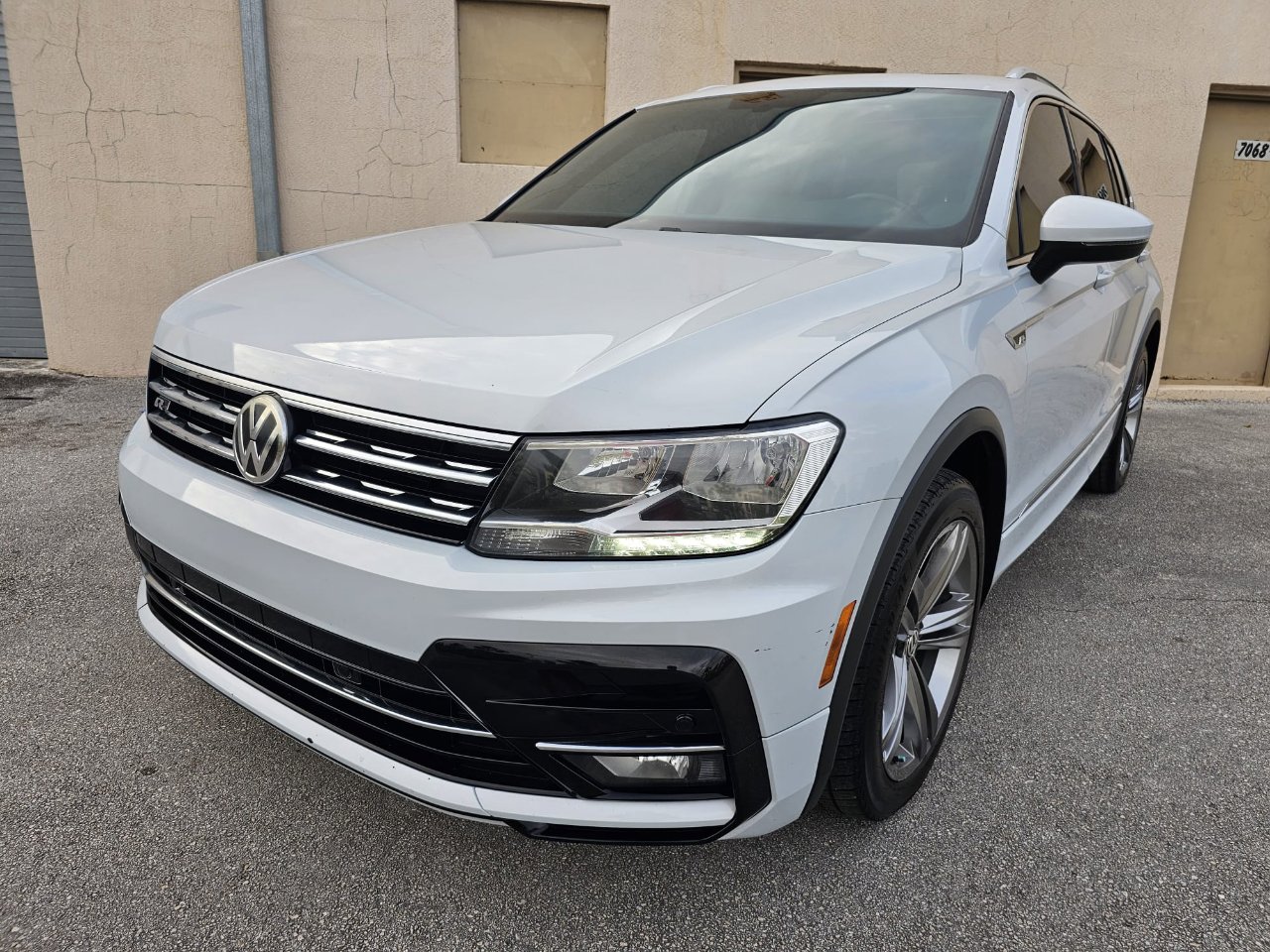 Used 2019 Volkswagen Tiguan SEL R-Line image 18