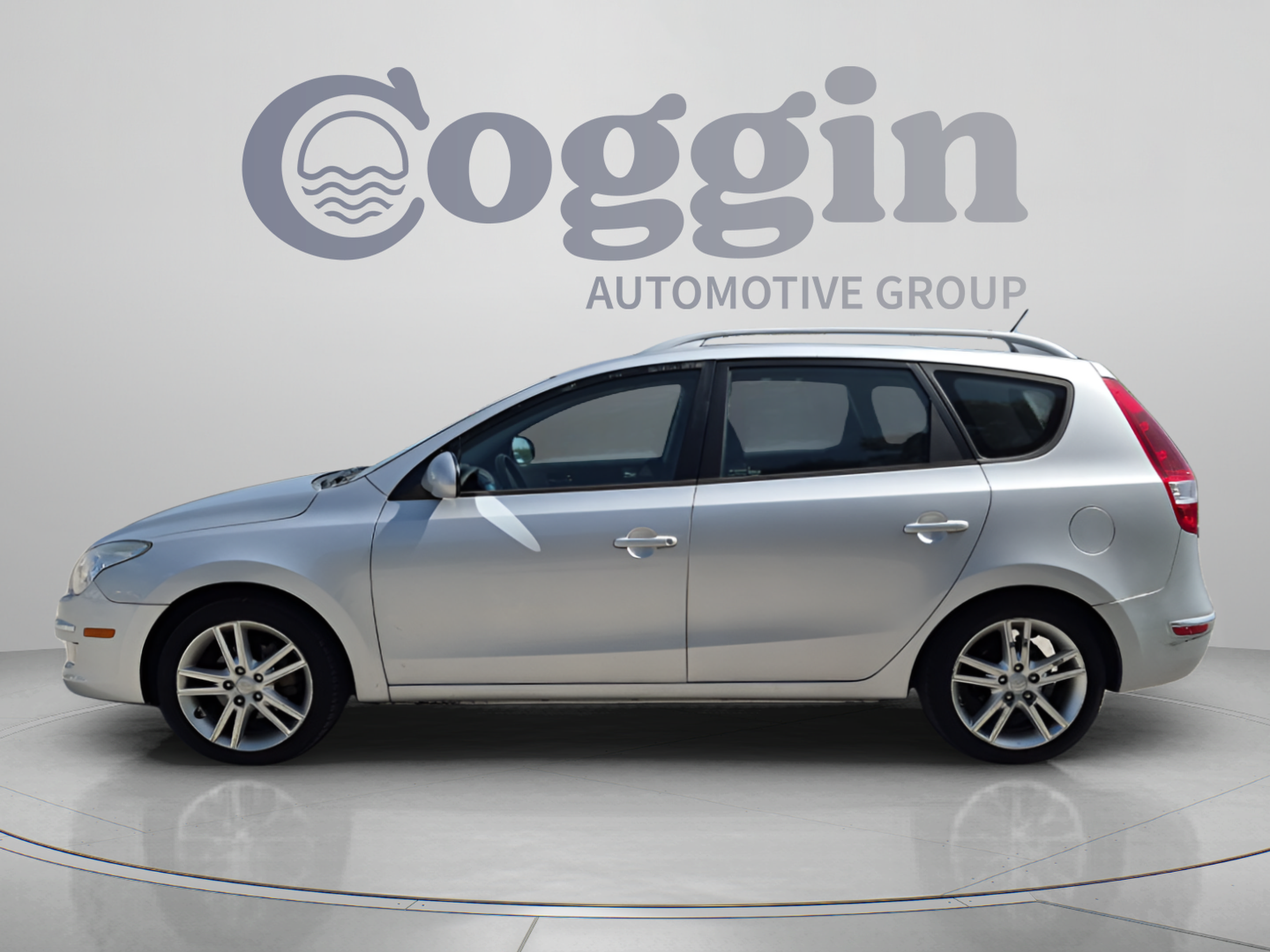 Used 2011 Hyundai Elantra FWD image 2