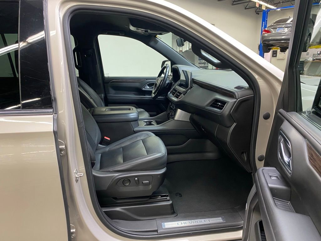 Used 2021 Chevrolet Suburban LT RWD image 17