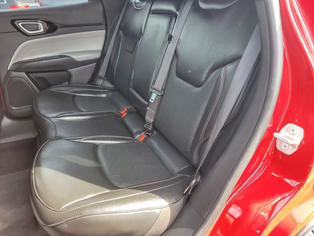 Used 2023 Jeep Compass Limited image 11