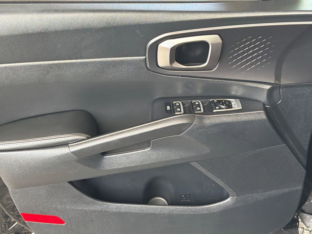 Used 2024 Kia Sorento S w/ Panoramic Sunroof Package image 3