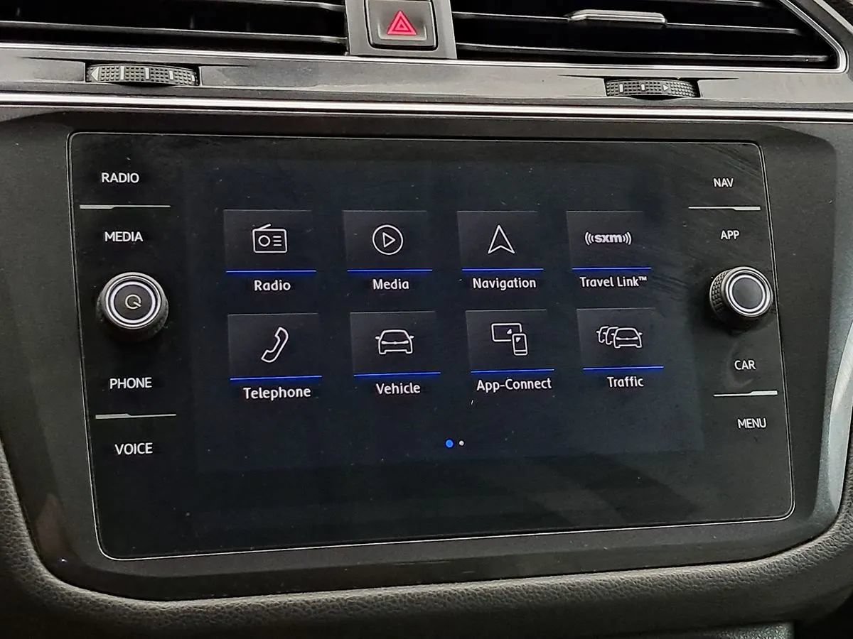 Used 2018 Volkswagen Tiguan SEL w/ 3rd Row Seat Package AWD/4WD image 16