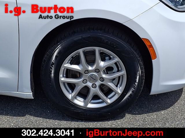 Certified 2024 Chrysler Pacifica Touring-L FWD image 8