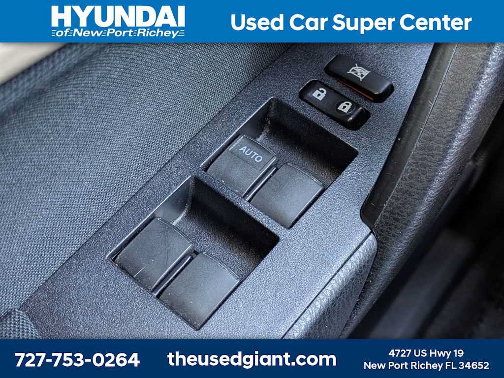 Used 2015 Toyota Corolla LE FWD image 23