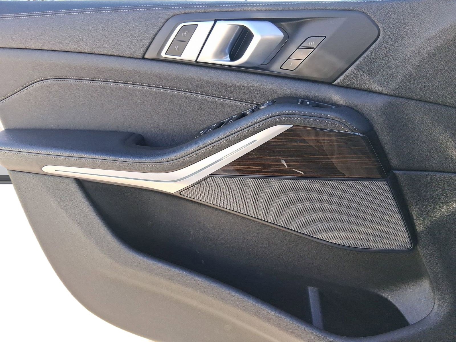 Used 2021 BMW X5 sDrive40i w/ M Sport Package image 11