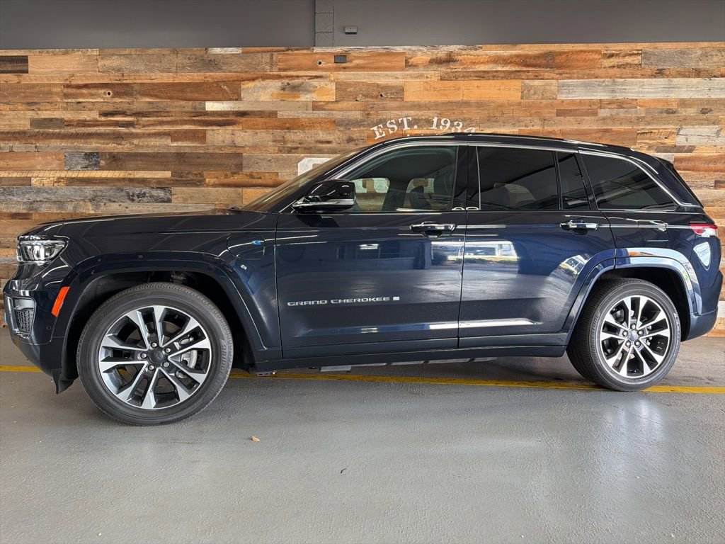 Used 2022 Jeep Grand Cherokee Overland w/ Luxury Tech Group IV image 14