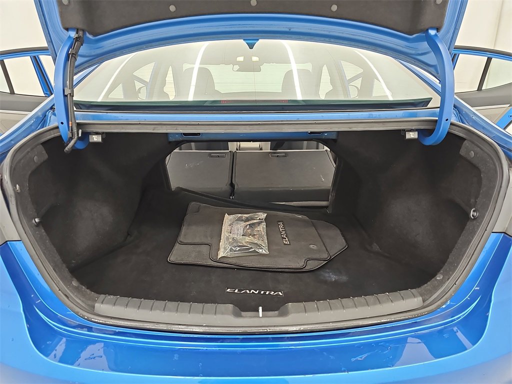 Used 2017 Hyundai Elantra SE image 18