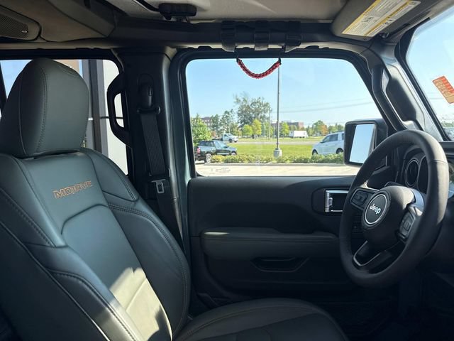 Used 2025 Jeep Gladiator Mojave w/ Convenience Group AWD/4WD image 13