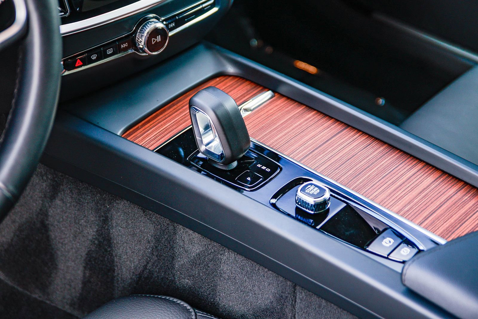 Used 2025 Volvo V60 B5 Cross Country Plus image 51