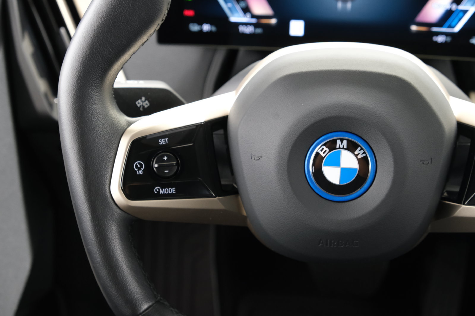 Used 2023 BMW iX xDrive50 w/ Premium Package AWD/4WD image 13