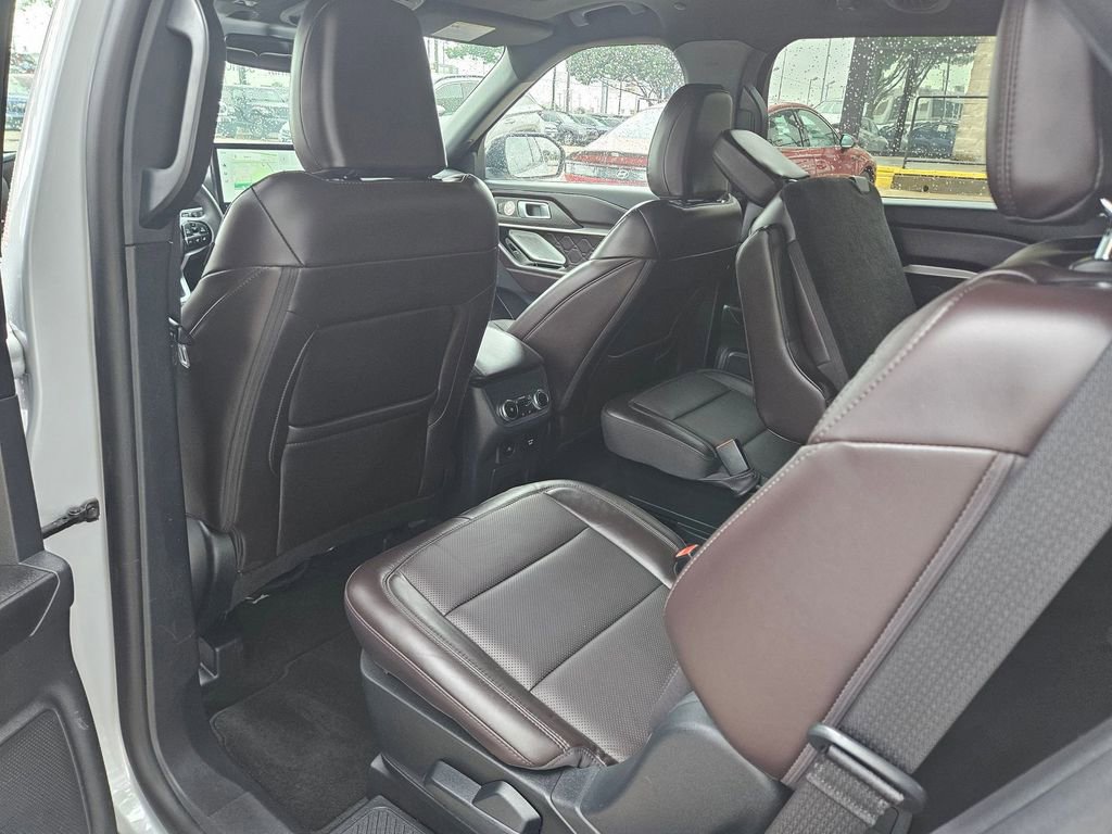 Used 2025 Ford Explorer Platinum w/ LUX Leather Package AWD/4WD image 28