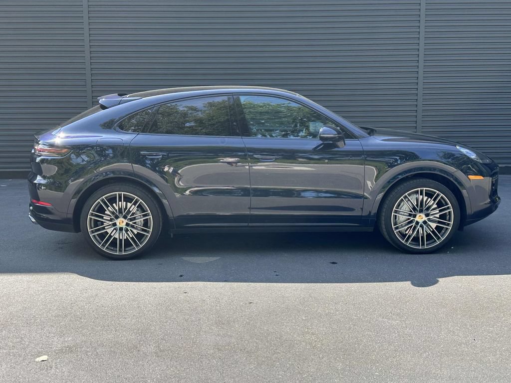 Certified 2022 Porsche Cayenne Turbo AWD/4WD image 6