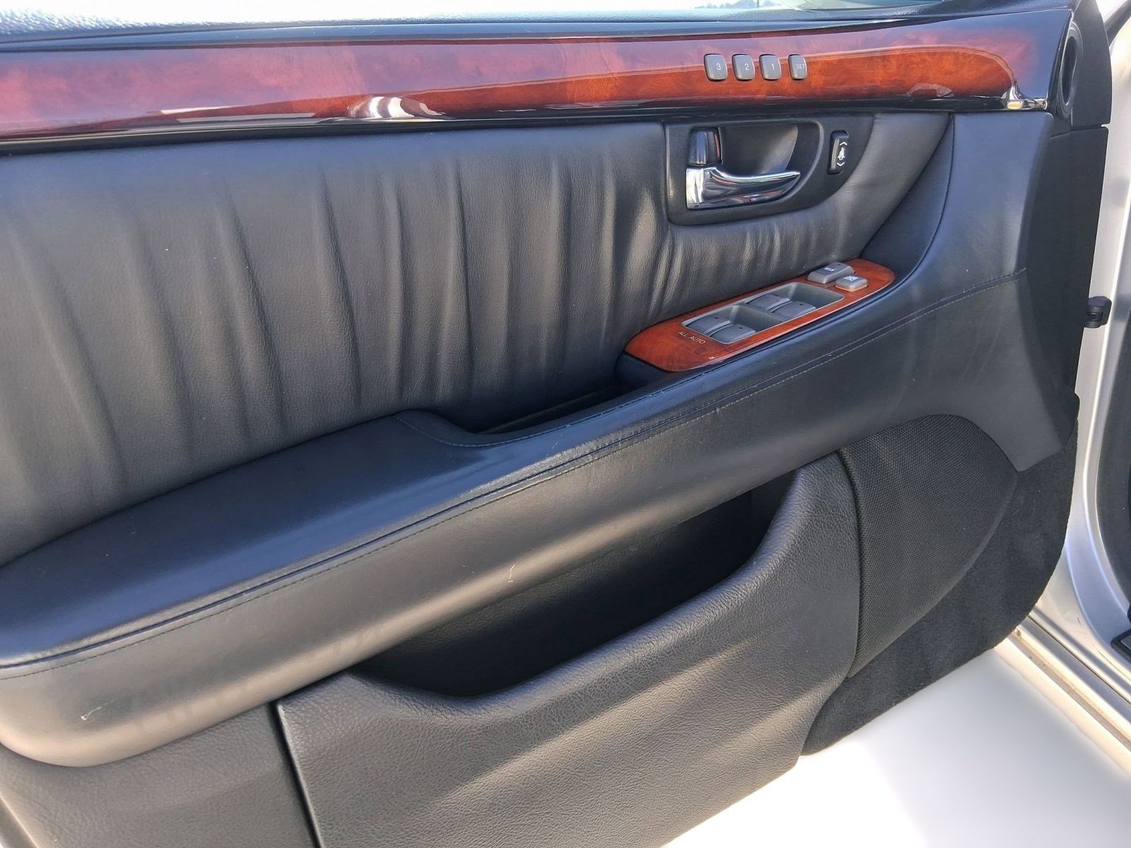 Used 2004 Lexus LS 430 image 22