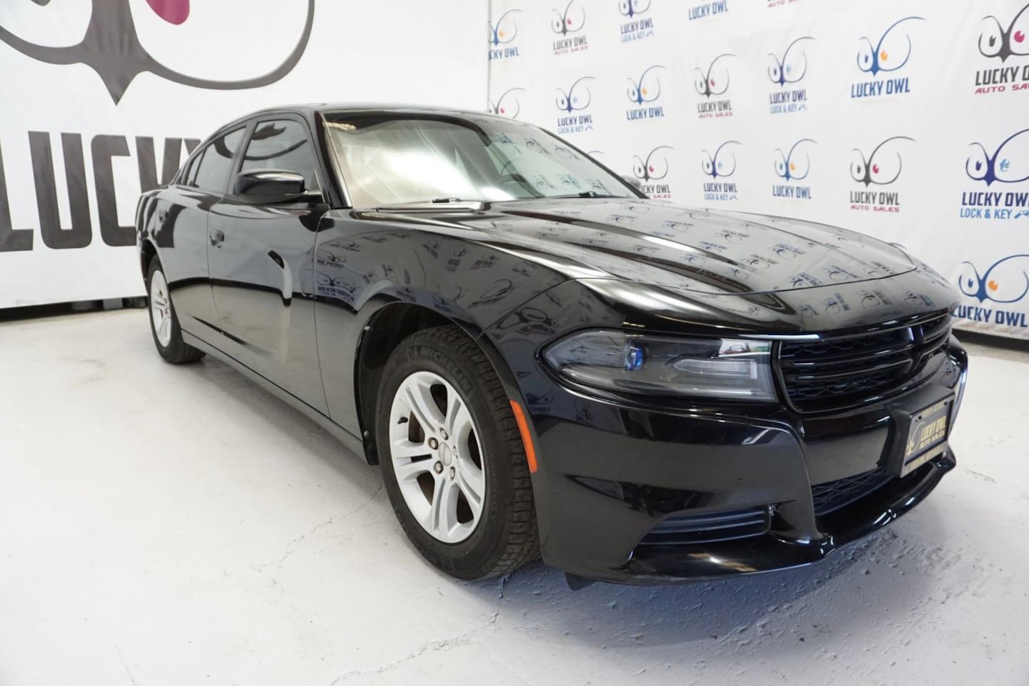 Used 2018 Dodge Charger SXT RWD image 25