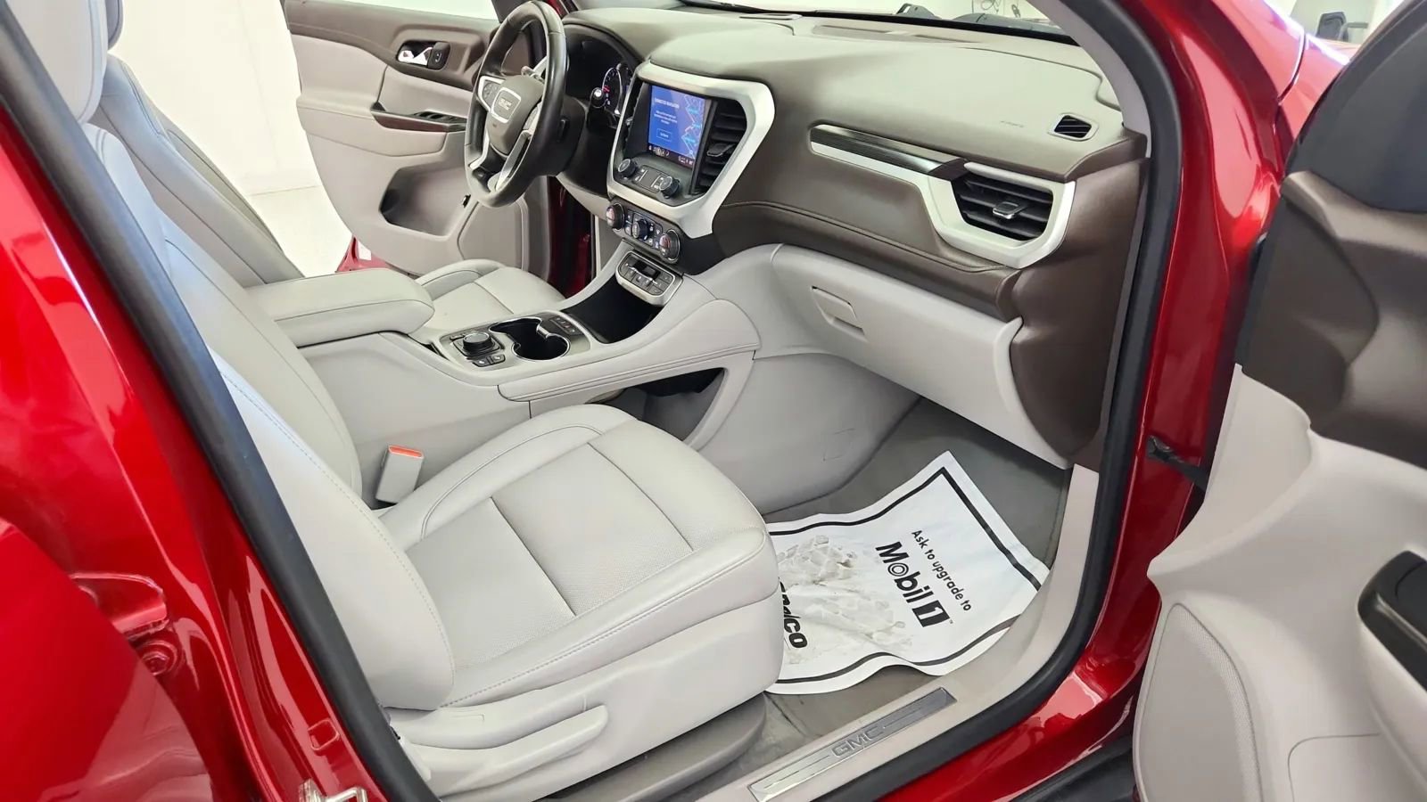 Used 2023 GMC Acadia SLT image 34