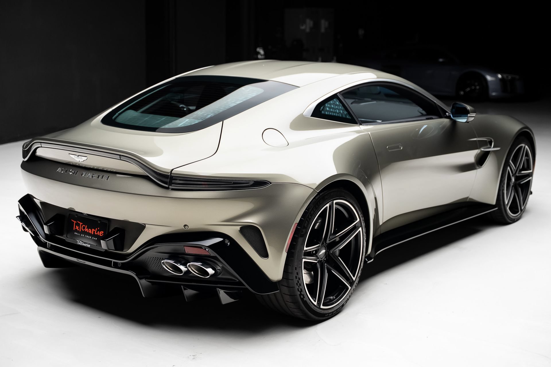 Used 2025 Aston Martin V8 Vantage Coupe RWD image 33