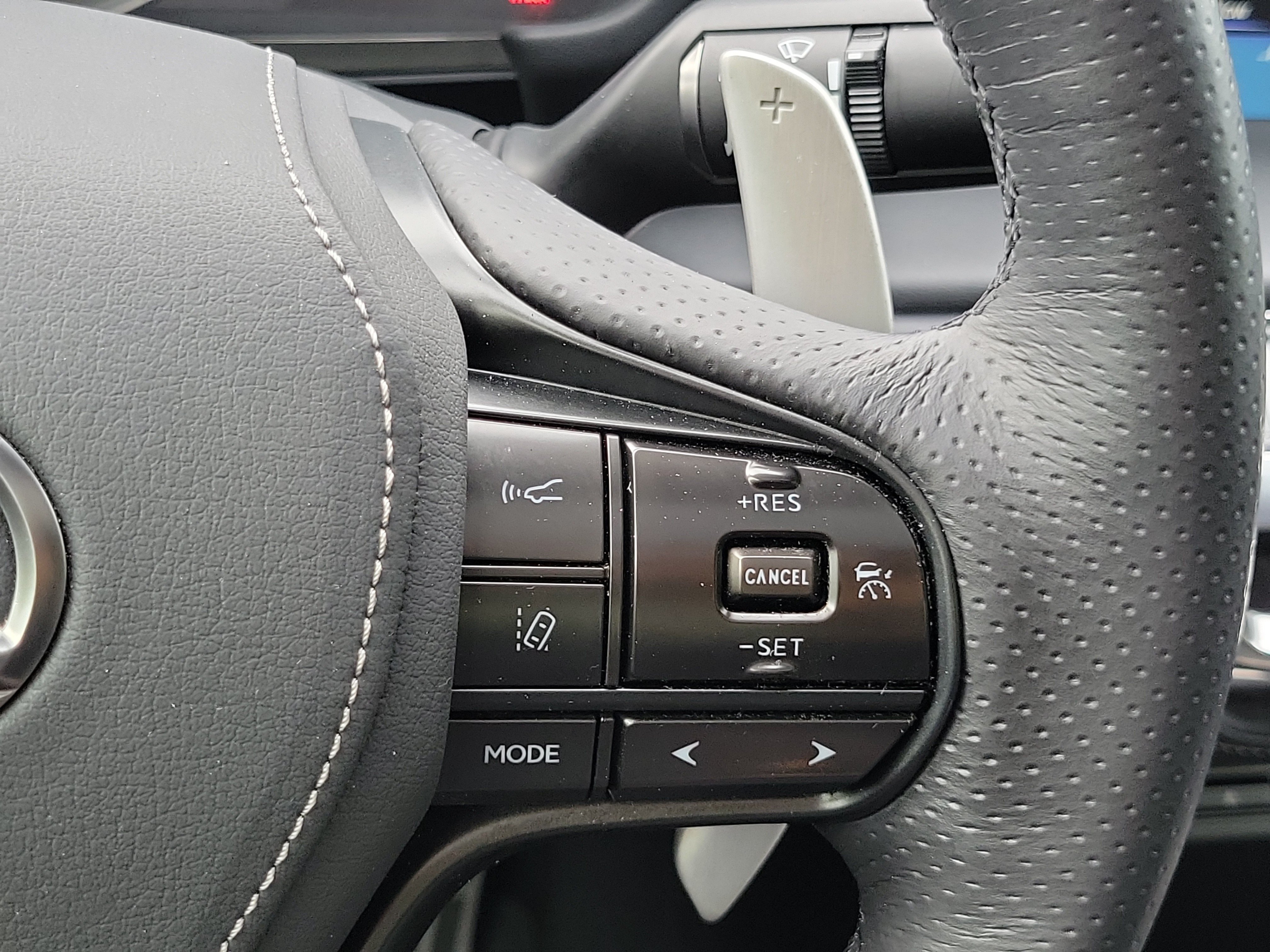 Used 2018 Lexus LC 500 Coupe w/ Touring Package RWD image 20
