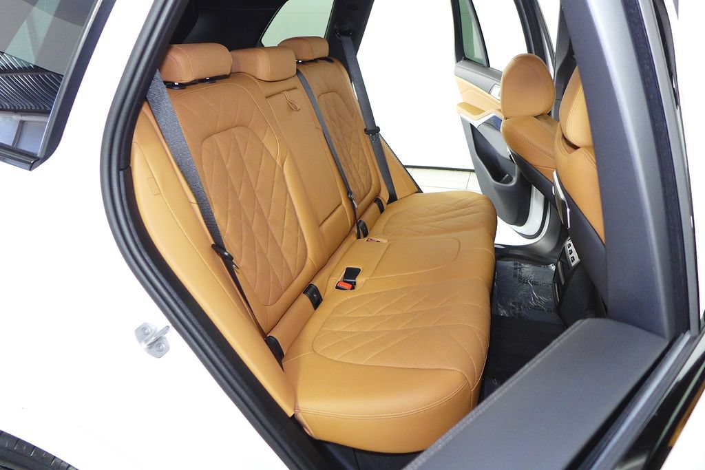 Used 2024 BMW X5 sDrive40i w/ M Sport Package RWD image 20