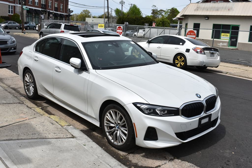 Used 2024 BMW 330e RWD image 4