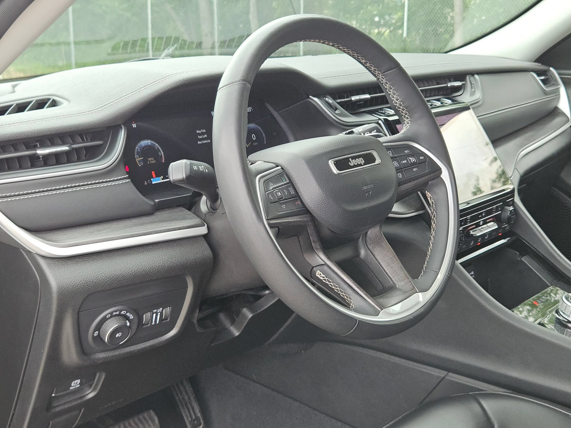 Used 2023 Jeep Grand Cherokee Limited RWD image 10