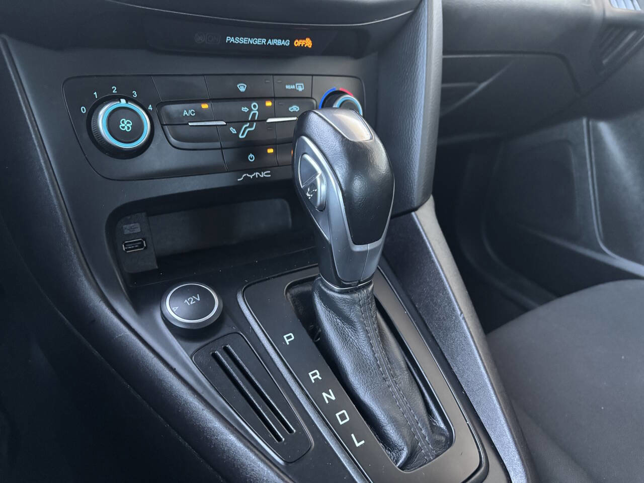 Used 2015 Ford Focus SE image 25